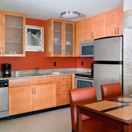 Residence Inn Bismarck North Rom bilde